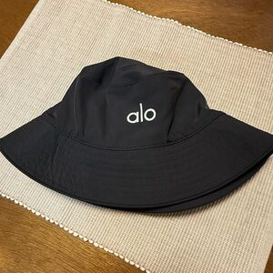 ALO Yoga Weekender Black M Bucket Hat